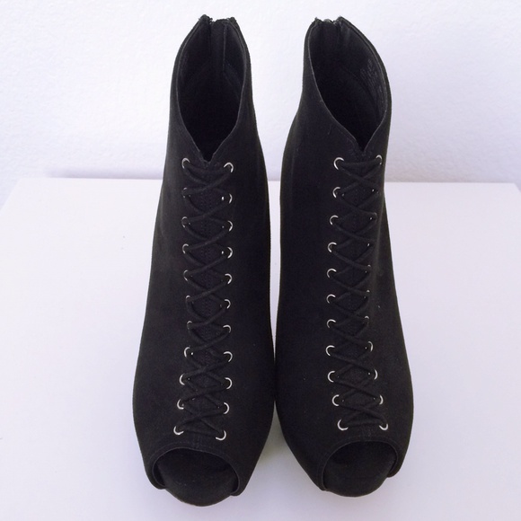 🚫SOLD LOCALLY Rock & Republic Open Toed Booties - Picture 3 of 4