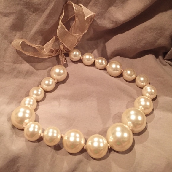 Faux Pearl chunky statement necklace