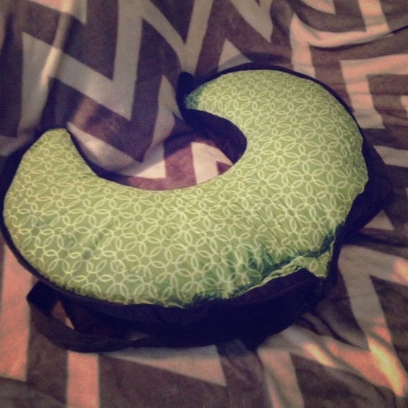 Travel boppy