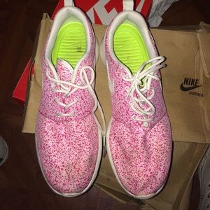 women Nike roshes pink