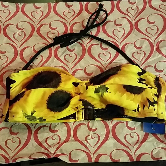 Halter bikini top