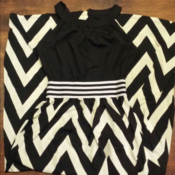 🎉 Sleeveless Dress - Picture 2 of 2