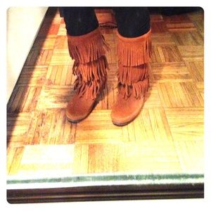 Minnetonka 3 Fringe Moccasin Boots