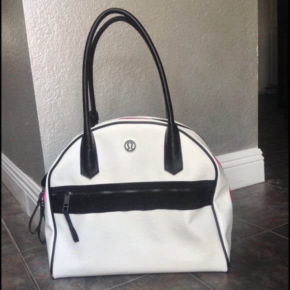 LULULEMON WHITE GYM BAG BLACK AND WHITE