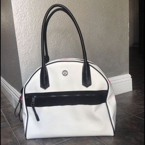 LULULEMON WHITE GYM BAG BLACK AND WHITE