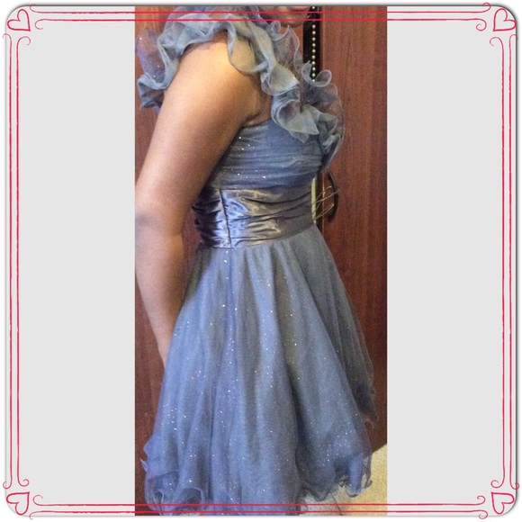 Fabulous Silver chiffon prom dress - Picture 2 of 3