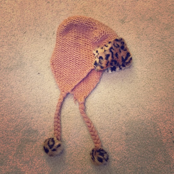 Urban Outfitters pinky leopard fur beanie