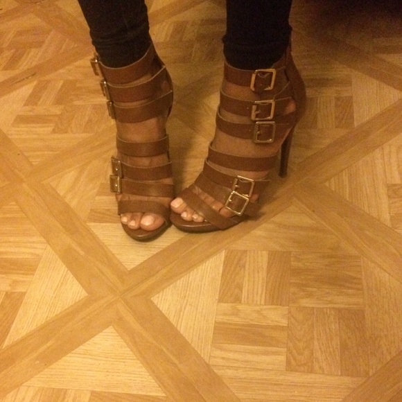Mossimo buckle sandal heel