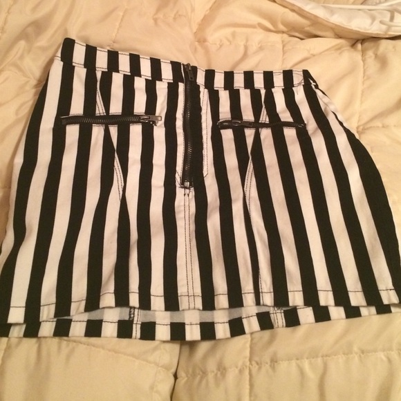 Black and white stripe mini skirt