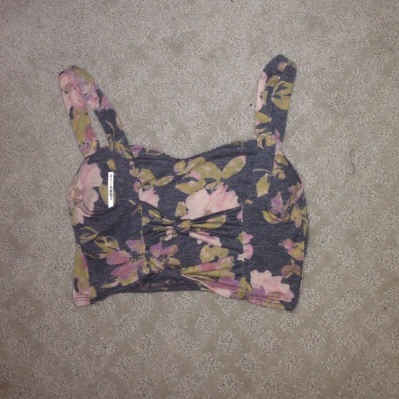 Brandy Melville Crop top - Picture 2 of 2