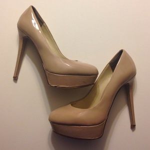 Nude colored heels ! Sleek !!!