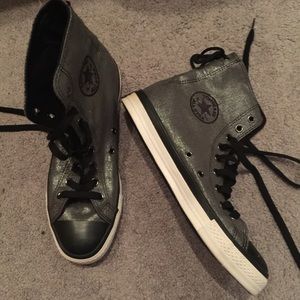 Slouchy metallic silver hi top Converse