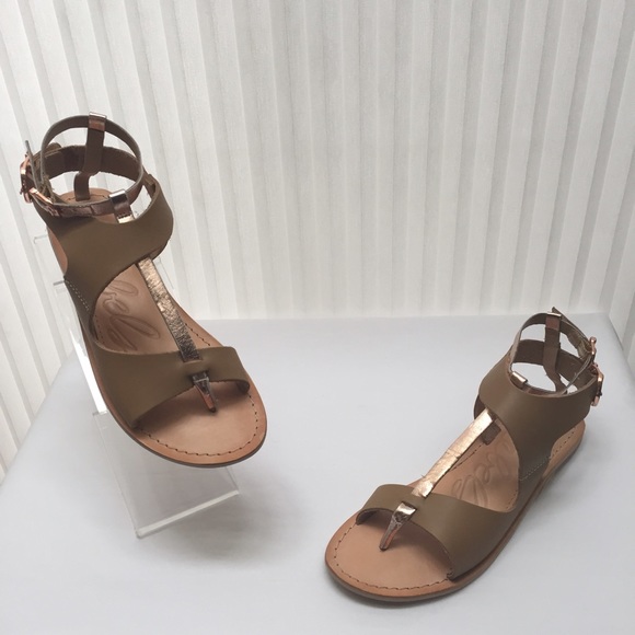 ❌Sold in Bundle❌Two Tone Flat Leather Sandals. 6 - Picture 2 of 4