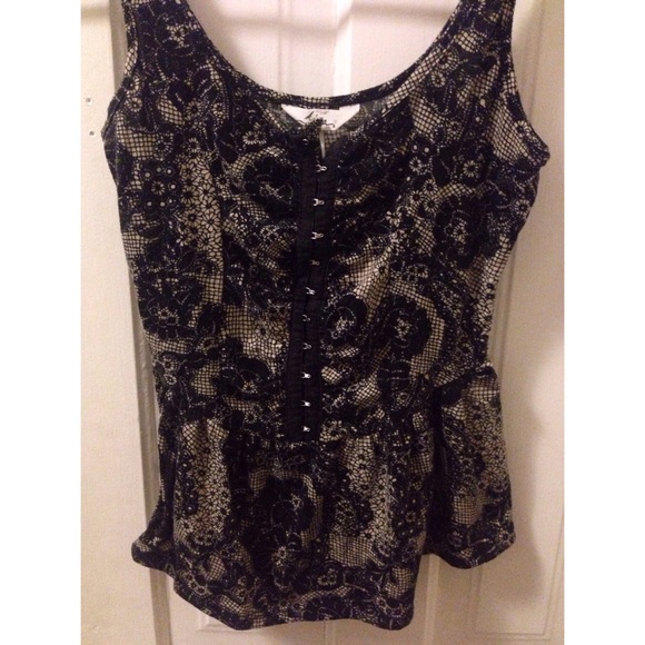 🌿 Kirra Peplum Hook & Eye Tank Top - Picture 2 of 4