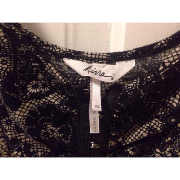 🌿 Kirra Peplum Hook & Eye Tank Top - Picture 3 of 4