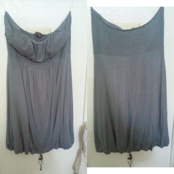 Short grey strapless dress