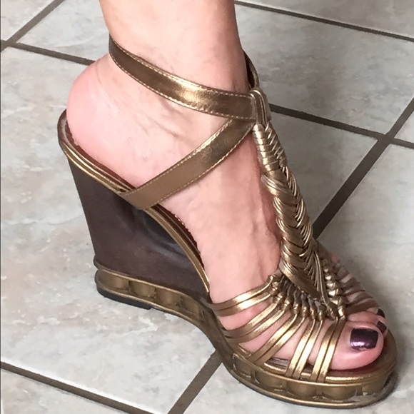 Vince Camuto hollow platform heel