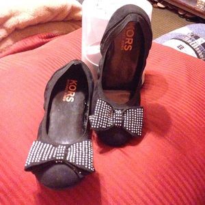 Kors flats read description