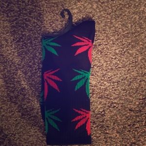 Marijuana leave socks