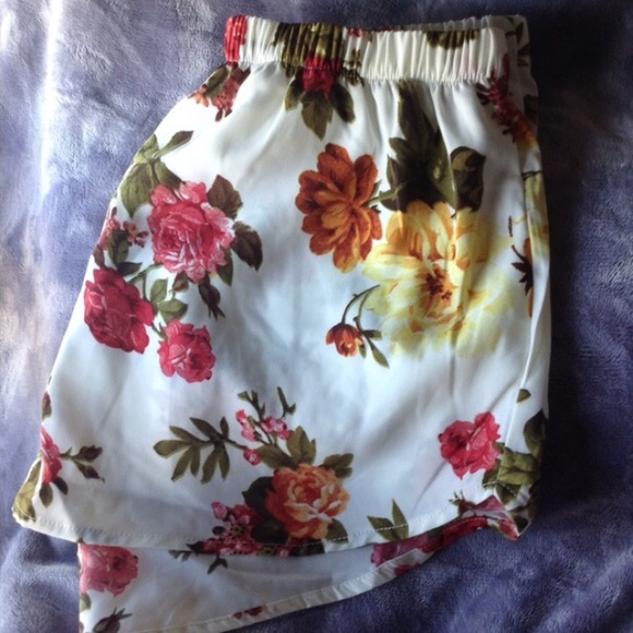 Ambiance Other - Floral flowy short (sold)