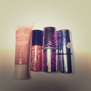 Benefit sample lot!