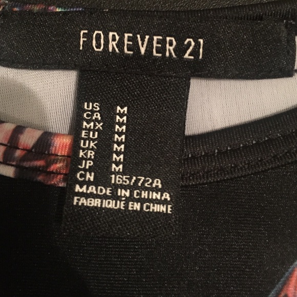 Diamond Printed Forever 21 Crop Top - Picture 3 of 3