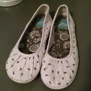 Roxy fishbone shoes