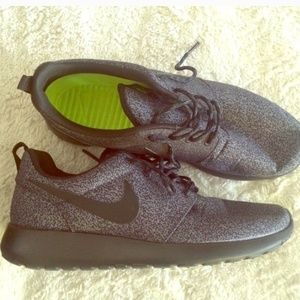 Women's Nike Roshe size 9.5