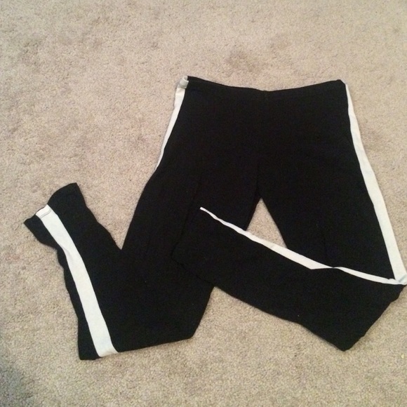 SO Pants - SO black and white leggings