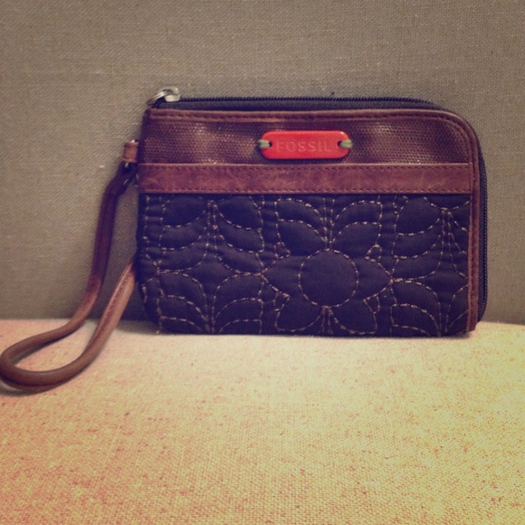 Authentic Fossil Wristlet!💓