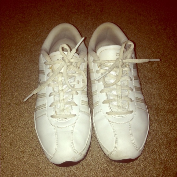 Cheer shoes