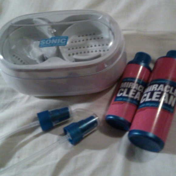 Jewelry cleaner