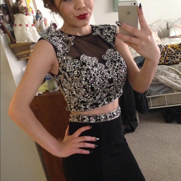 TWO PIECE PROM DRESS! - Picture 3 of 4