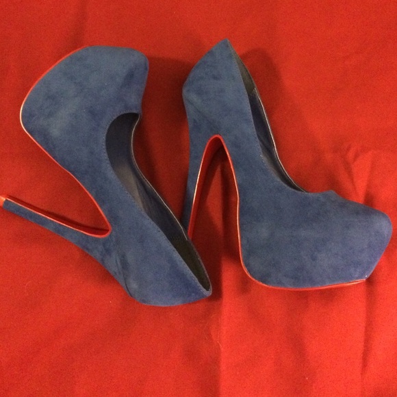 Cobalt blue faux suede heels. - Picture 3 of 4