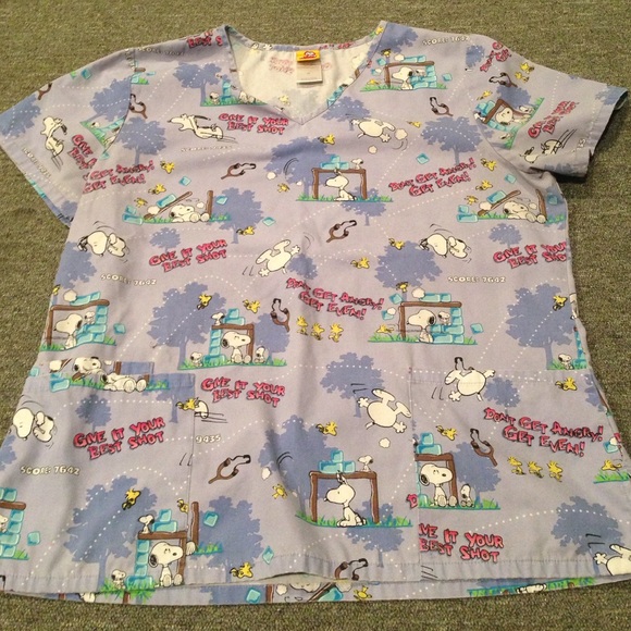 Snoopy/ Peanuts Angry Birds themed scrub top - Picture 1 of 4