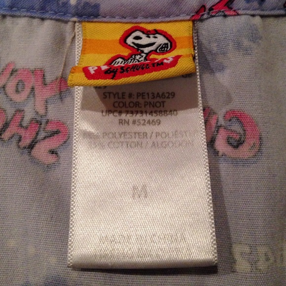 Snoopy/ Peanuts Angry Birds themed scrub top - Picture 3 of 4