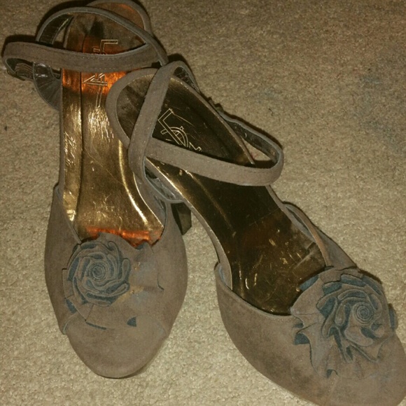 Plate form heels