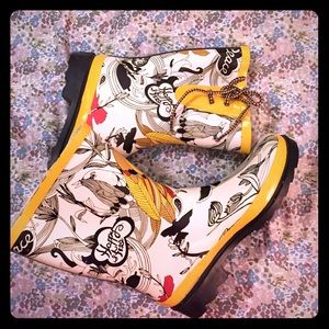 SackRoots Graphic Print Rain Boots