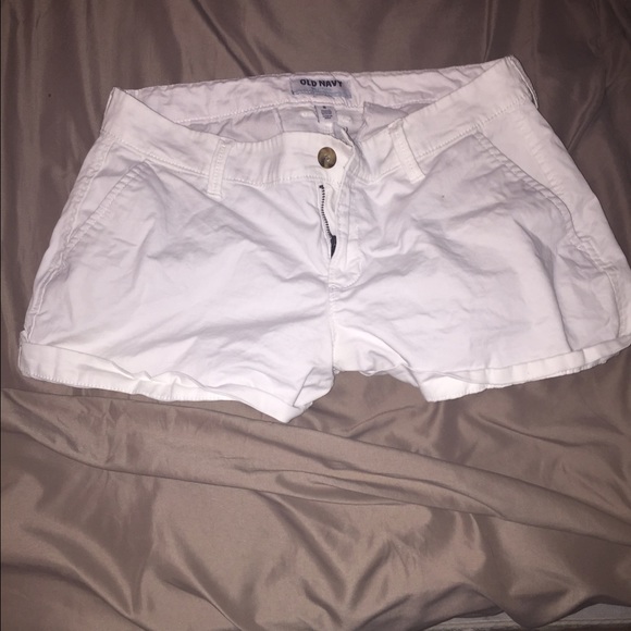 💕💙Super cute size 6 white shorts!!💙💕