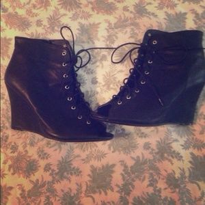 Bundle deal. Black wedges and Sz large dress ❤️