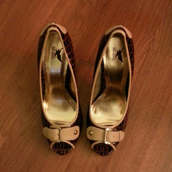 Brown high heels - Picture 1 of 3