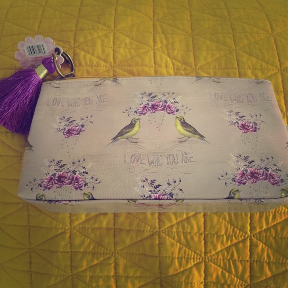 Love Who You Are💚💖