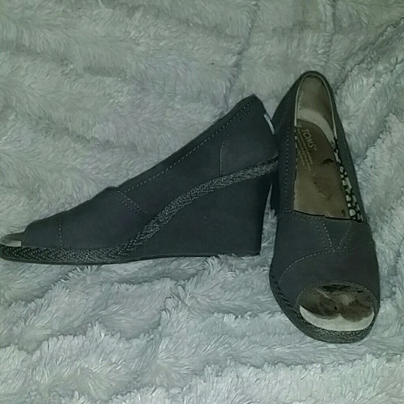 Toms Must have summer wedges! Price Reduction!