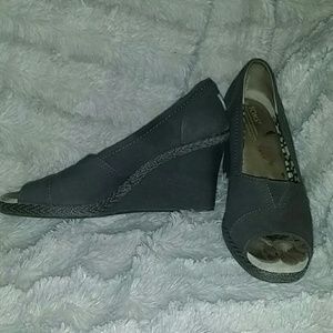 Toms Must have summer wedges! Price Reduction!