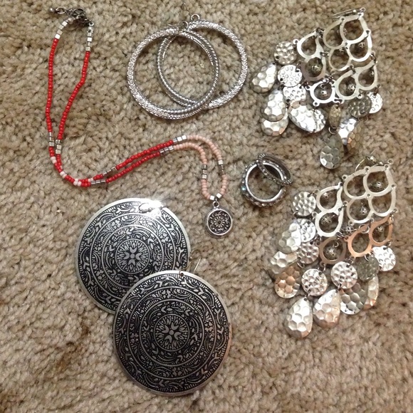 Assorted silver jewelry. 2 rings. 3 earrings.