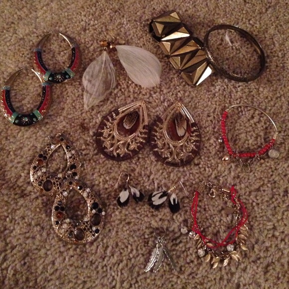 Feather themed jewelry package deal. Earrings.