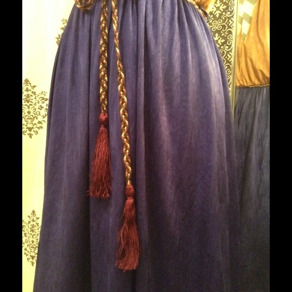 Low cut soft silky dress. - Picture 3 of 3