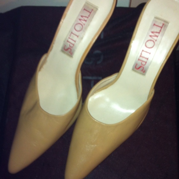 Two Lips leather heels