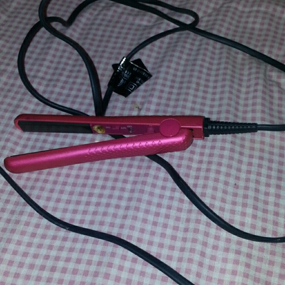 Exclusive Kor Ceramic xsmall flat iron in hot pink - Picture 1 of 3