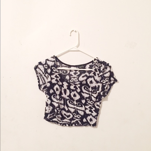 Rue 21 Patterned Crop - Picture 1 of 2